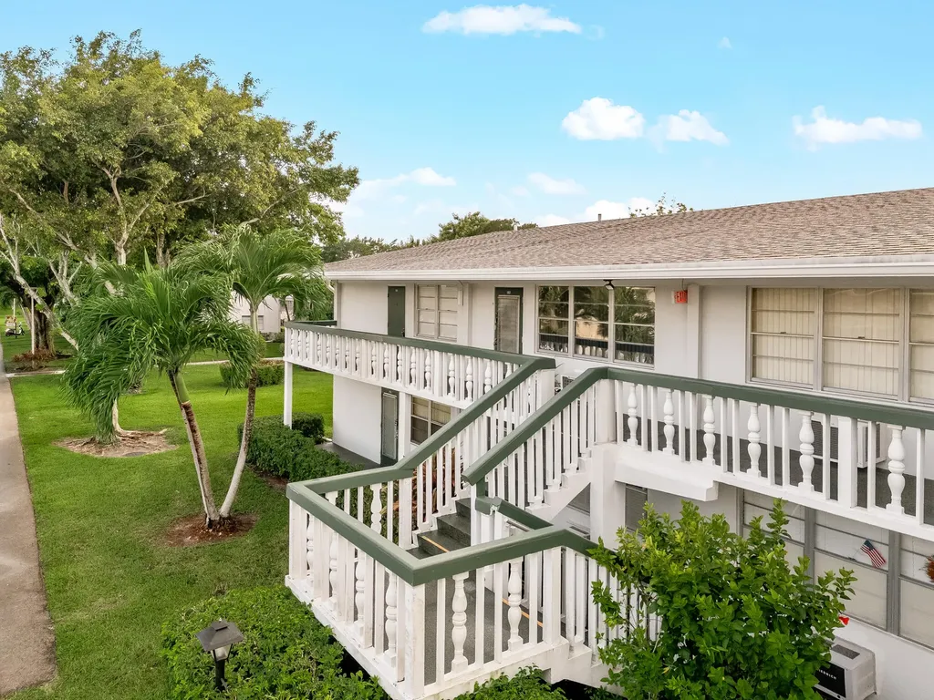 184 Oakridge L Deerfield Beach FL 33442