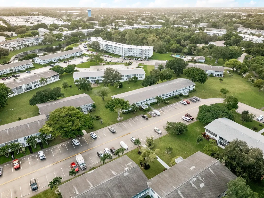 184 Oakridge L Deerfield Beach FL 33442