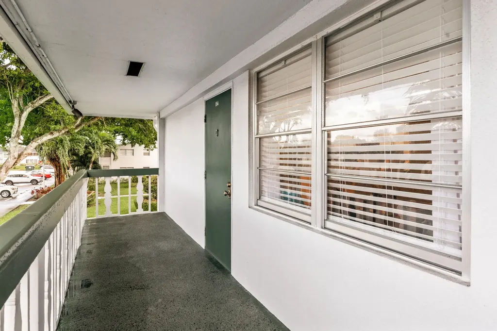 184 Oakridge L Deerfield Beach FL 33442