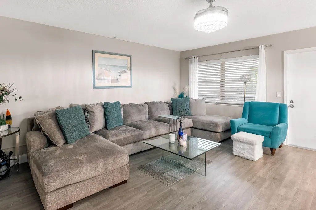 184 Oakridge L Deerfield Beach FL 33442