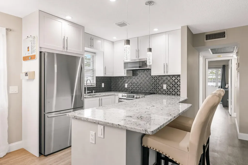 184 Oakridge L Deerfield Beach FL 33442