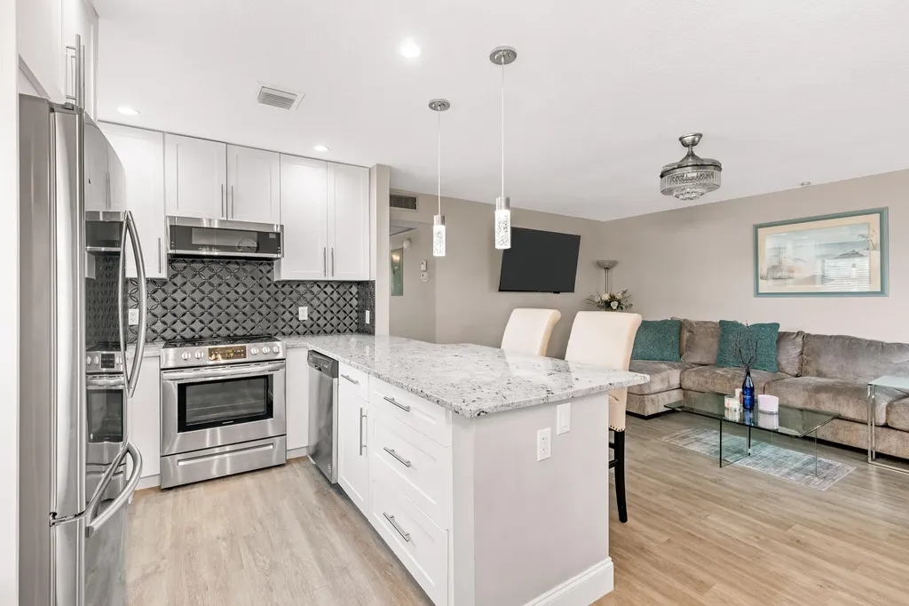 184 Oakridge L Deerfield Beach FL 33442