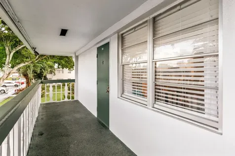 184 Oakridge L Deerfield Beach FL 33442