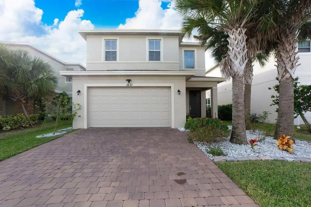 1621 NW Cataluna Circle Port St Lucie FL 34986