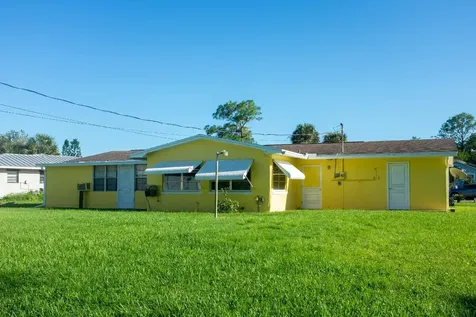 8006 Santana Avenue Fort Pierce FL 34951