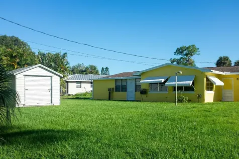 8006 Santana Avenue Fort Pierce FL 34951
