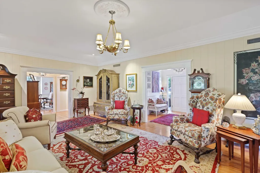 36 Country Road Village Of Golf FL 33436