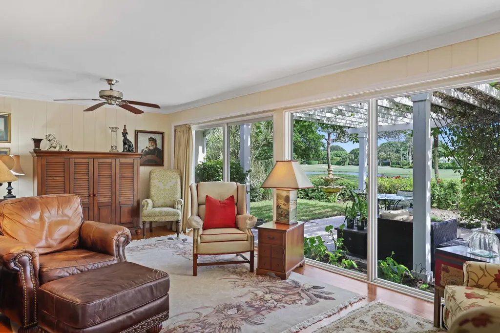 36 Country Road Village Of Golf FL 33436