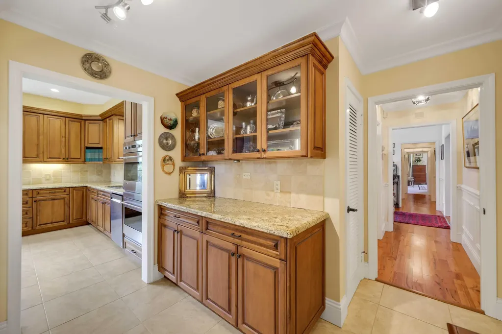 36 Country Road Village Of Golf FL 33436