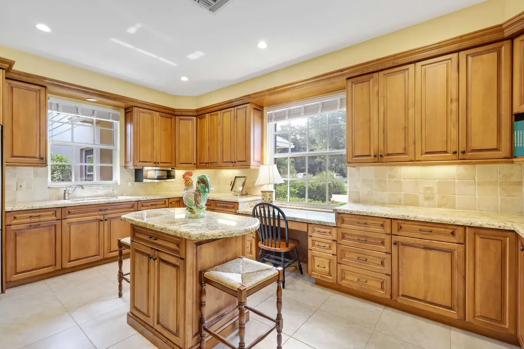 36 Country Road Village Of Golf FL 33436