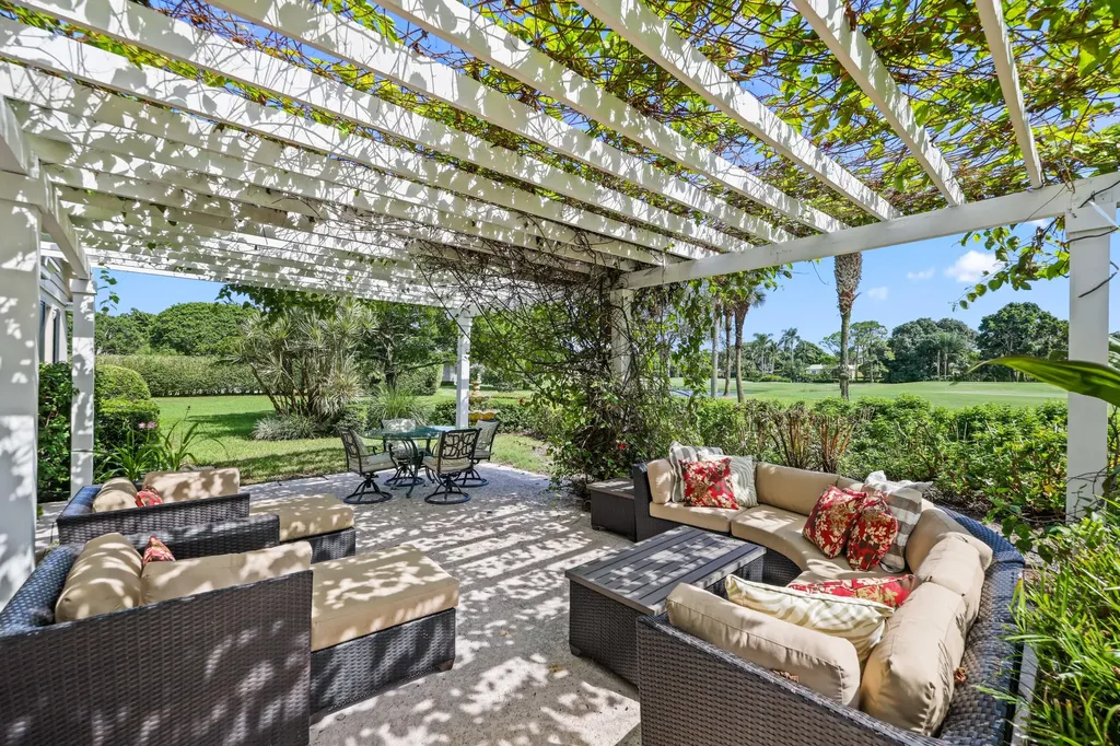 36 Country Road Village Of Golf FL 33436