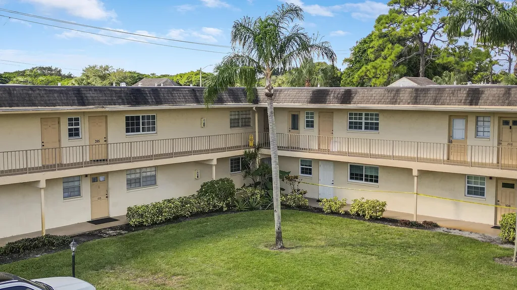 1700 Dover Road Delray Beach FL 33445