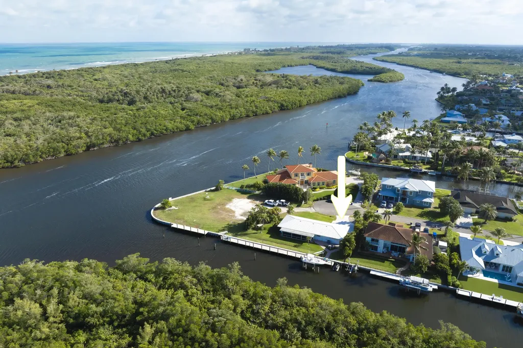 8585 SE Palm Street Hobe Sound FL 33455