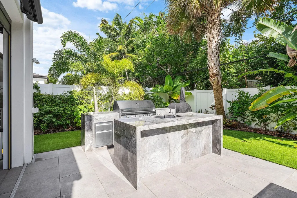 245 NE 6th Court Boca Raton FL 33432
