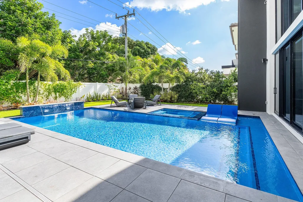 245 NE 6th Court Boca Raton FL 33432
