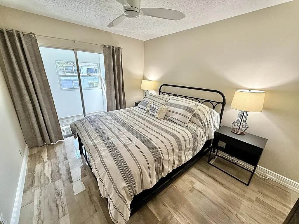 359 Oakridge T Deerfield Beach FL 33442