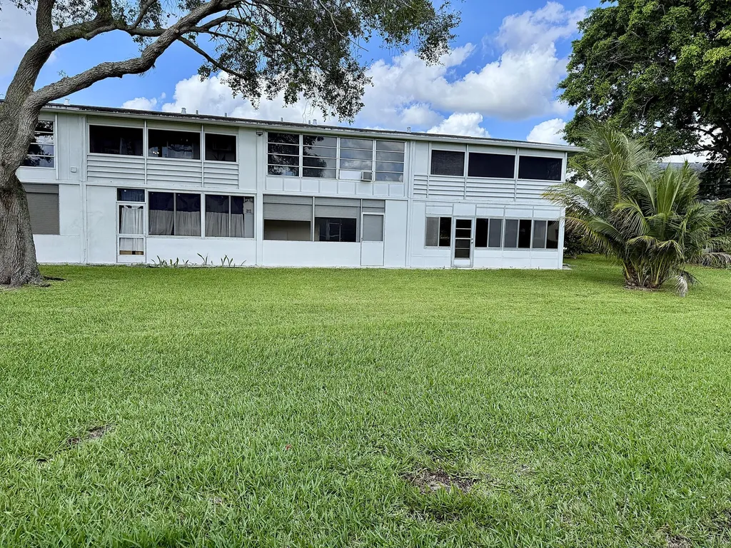 359 Oakridge T Deerfield Beach FL 33442
