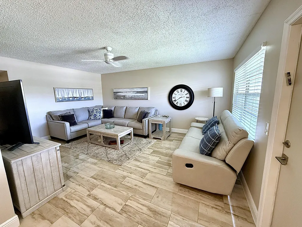 359 Oakridge T Deerfield Beach FL 33442