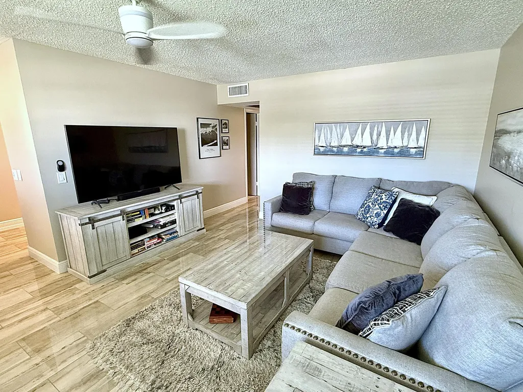 359 Oakridge T Deerfield Beach FL 33442