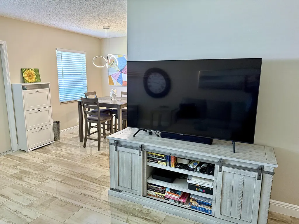 359 Oakridge T Deerfield Beach FL 33442