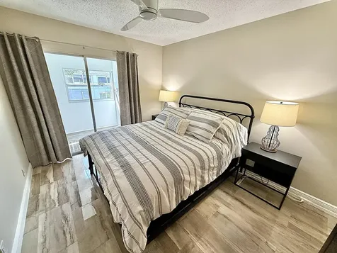 359 Oakridge T Deerfield Beach FL 33442