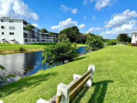 359 Oakridge T Deerfield Beach FL 33442