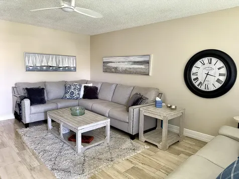 359 Oakridge T Deerfield Beach FL 33442