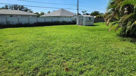 566 NW Marion Avenue Port St Lucie FL 34983