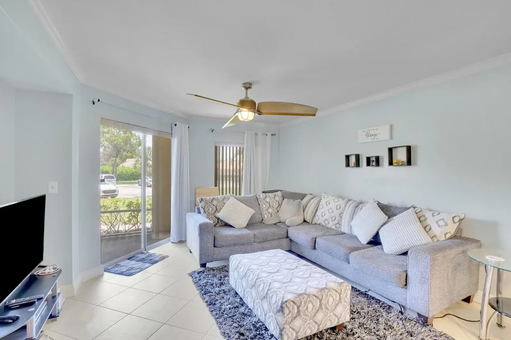 4855 Via Palm Lakes West Palm Beach FL 33417