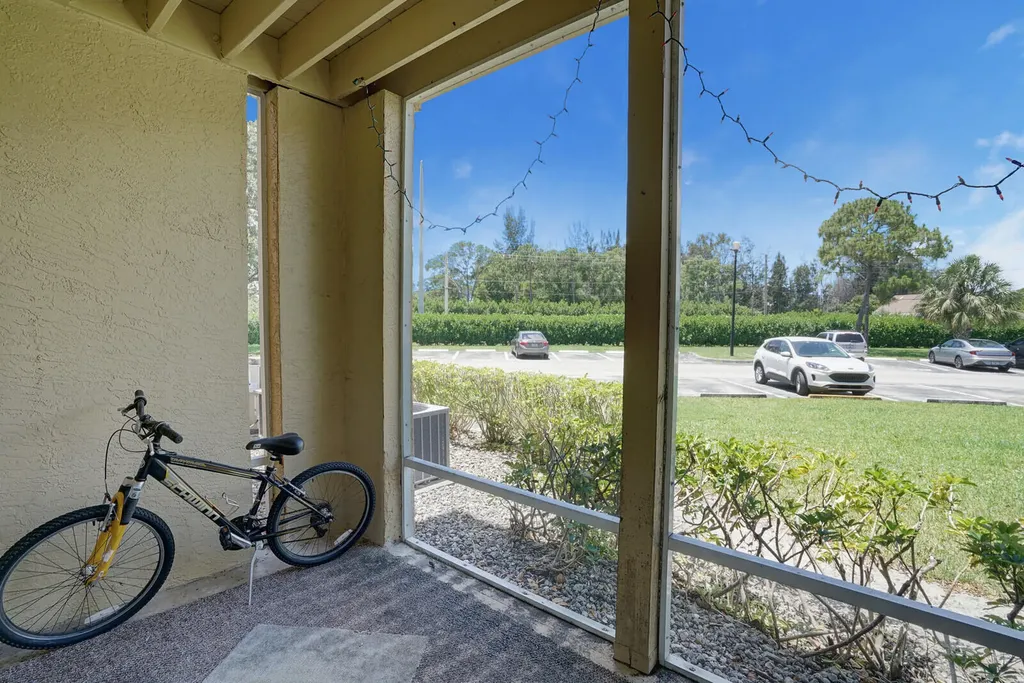 4855 Via Palm Lakes West Palm Beach FL 33417