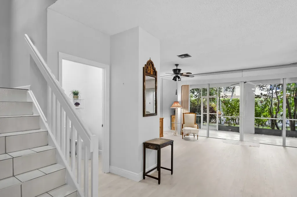 6809 Via Regina Boca Raton FL 33433