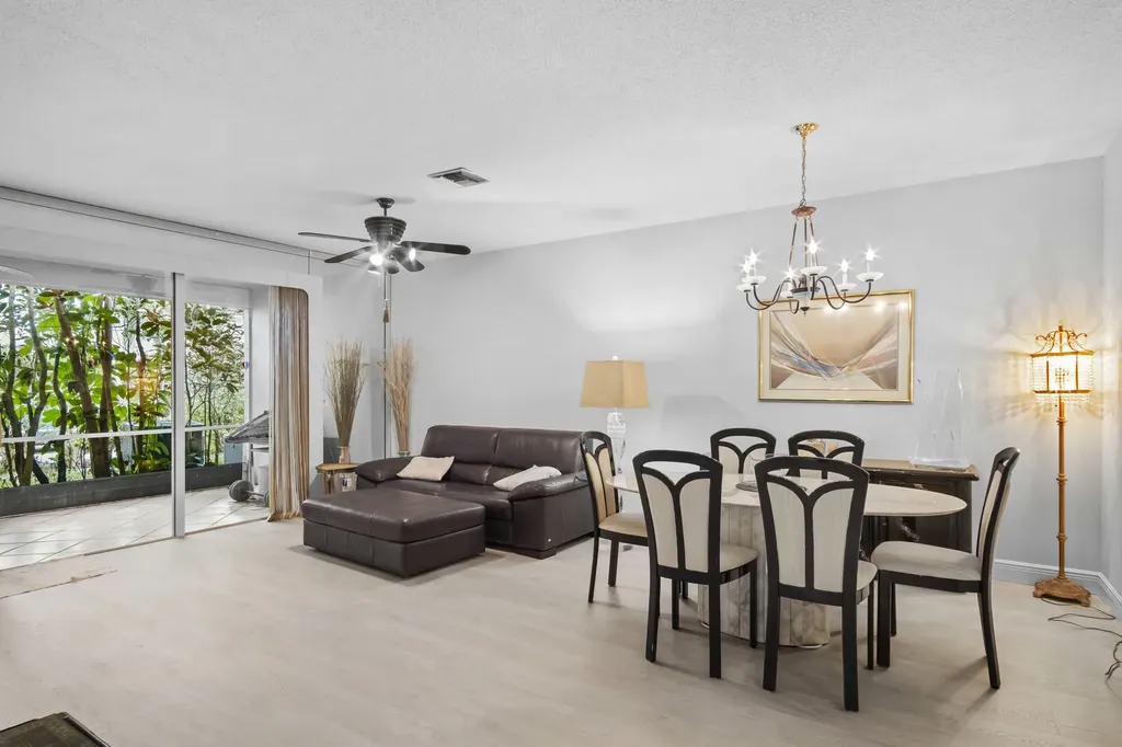 6809 Via Regina Boca Raton FL 33433
