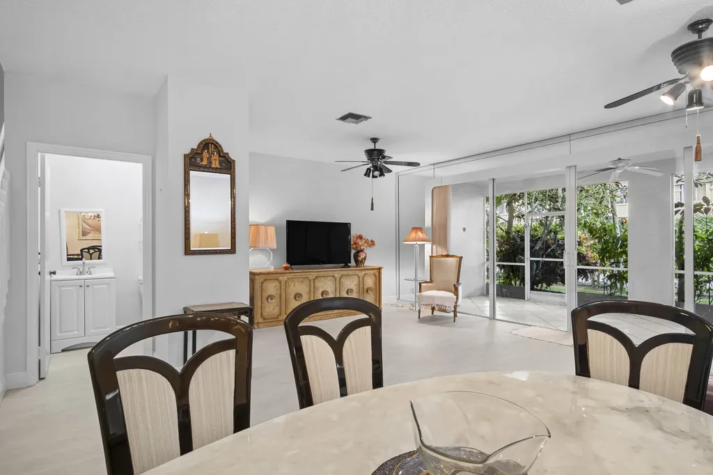 6809 Via Regina Boca Raton FL 33433