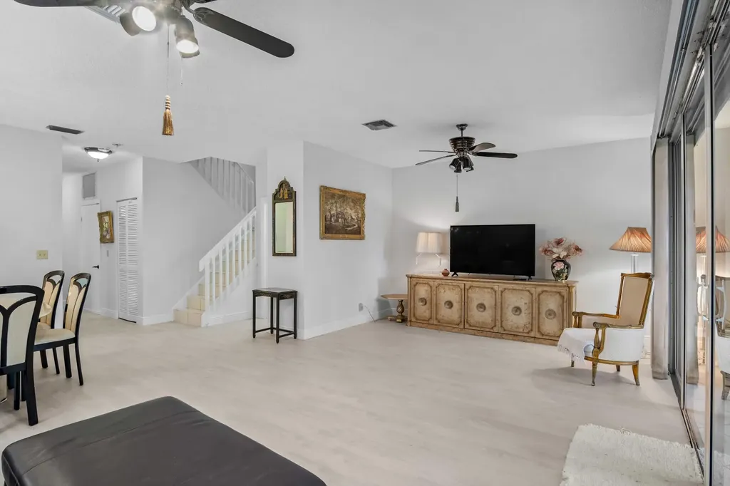 6809 Via Regina Boca Raton FL 33433