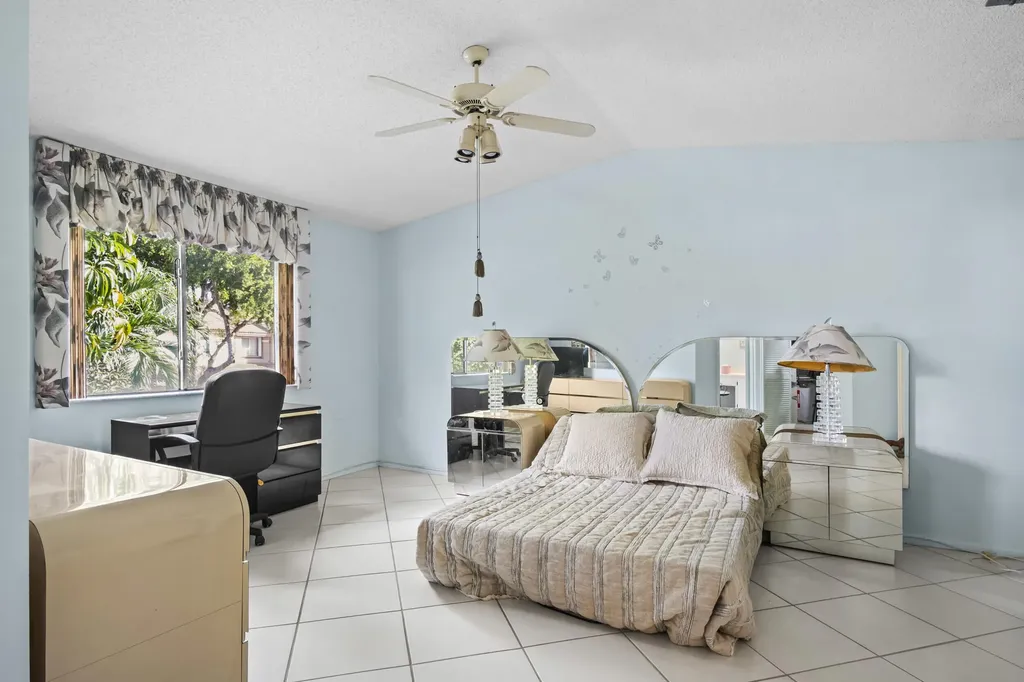 6809 Via Regina Boca Raton FL 33433