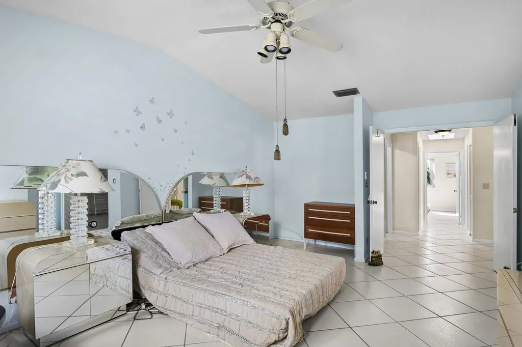 6809 Via Regina Boca Raton FL 33433