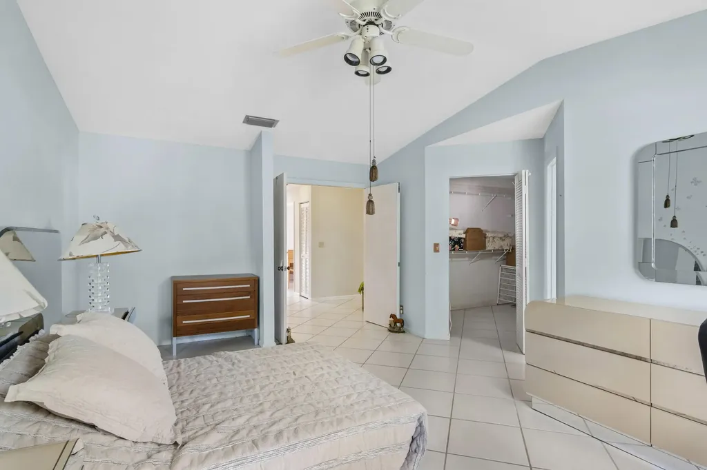 6809 Via Regina Boca Raton FL 33433