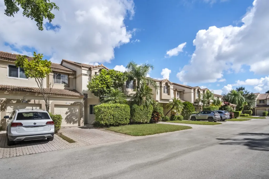 6809 Via Regina Boca Raton FL 33433