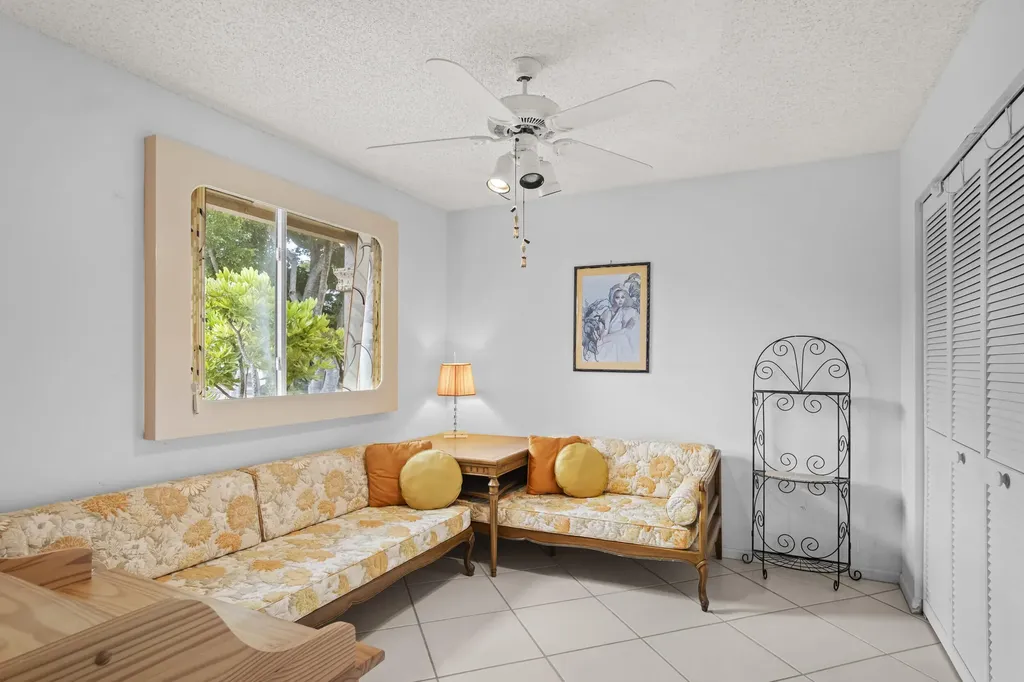 6809 Via Regina Boca Raton FL 33433