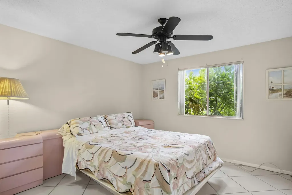 6809 Via Regina Boca Raton FL 33433