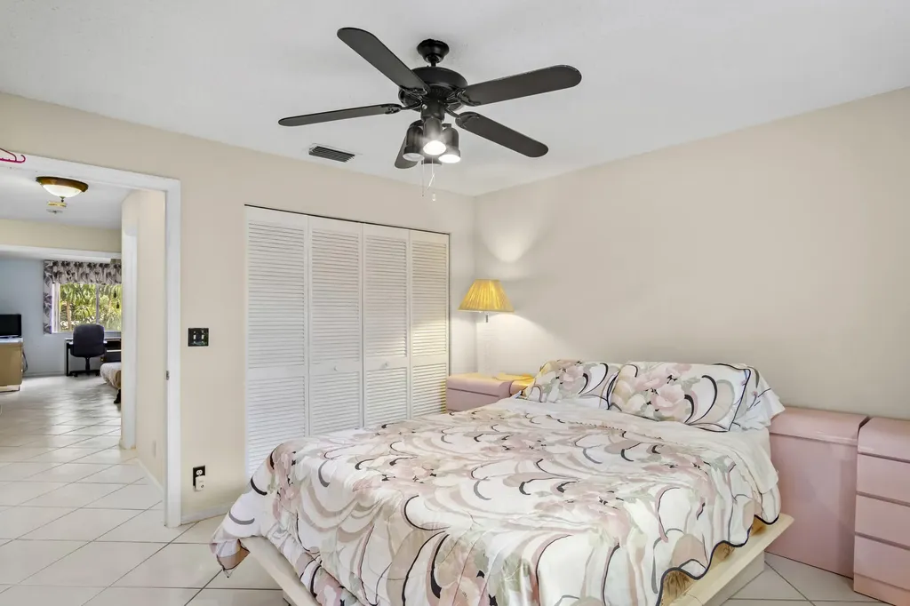 6809 Via Regina Boca Raton FL 33433