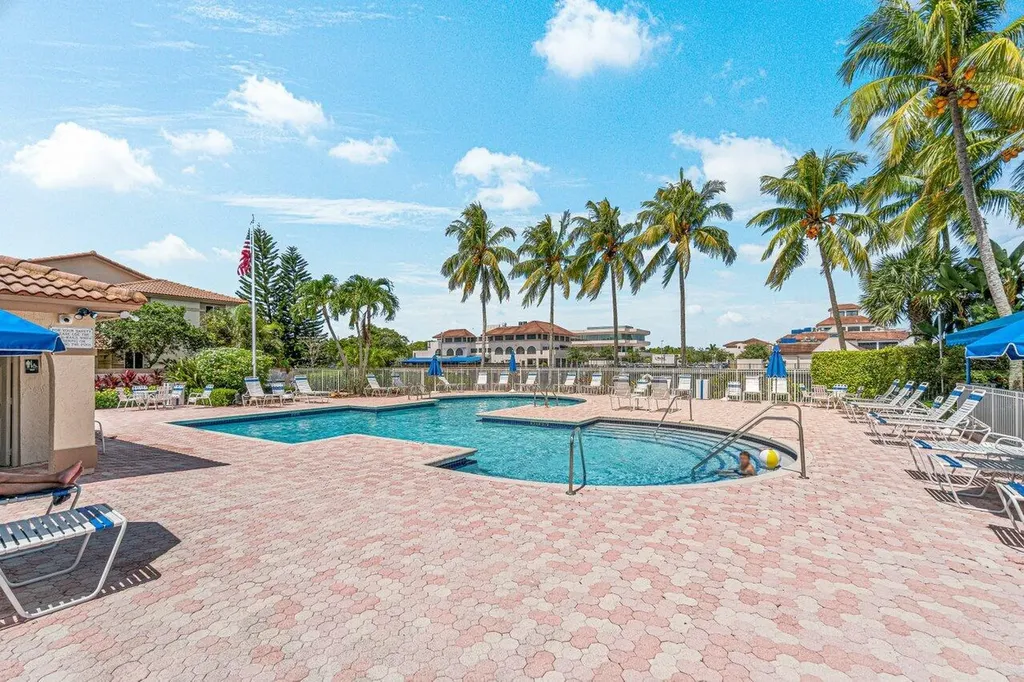 6809 Via Regina Boca Raton FL 33433