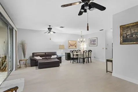 6809 Via Regina Boca Raton FL 33433