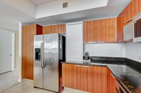 2650 Lake Shore Drive Riviera Beach FL 33404