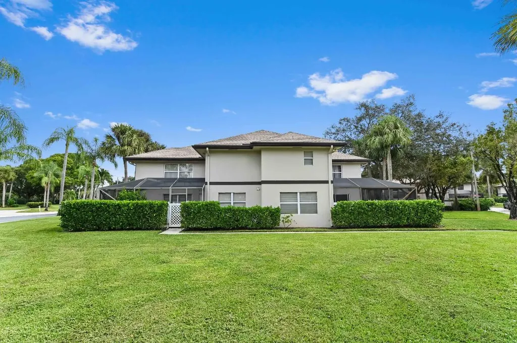 38 Essex Court Royal Palm Beach FL 33411