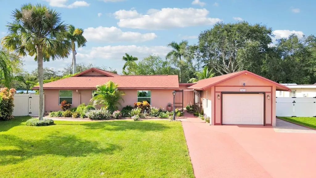10438 Pippin Lane Royal Palm Beach FL 33411