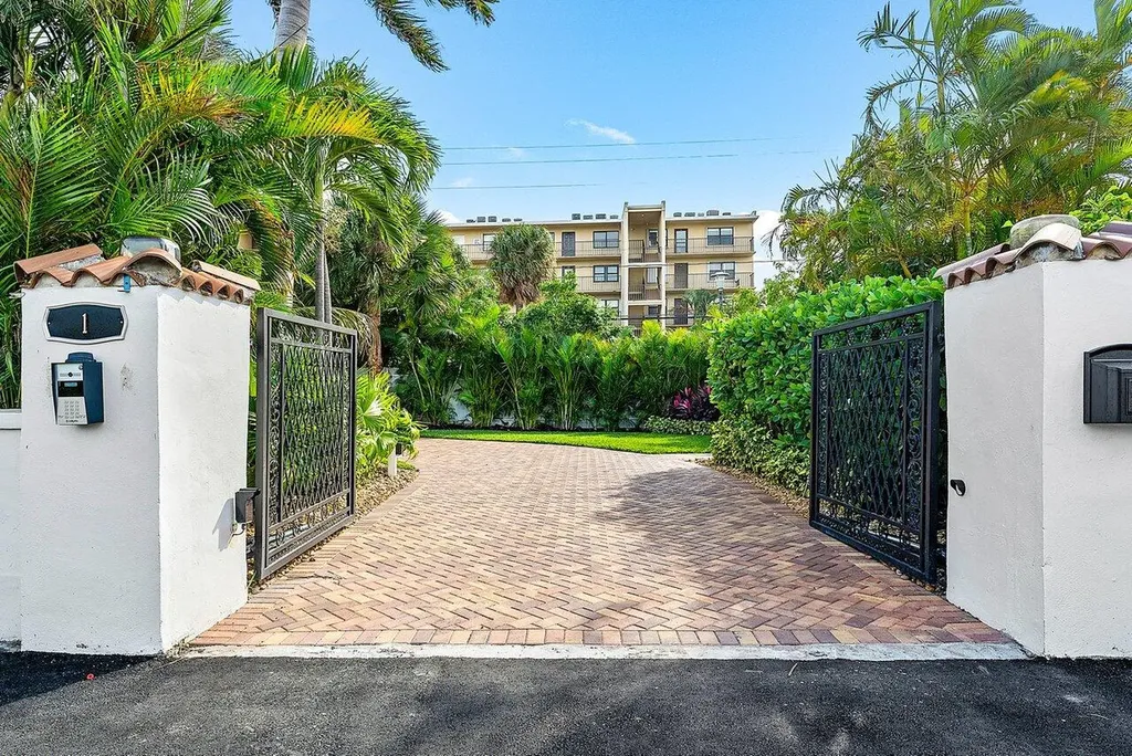 1 S 18th Avenue S Lake Worth Beach FL 33460