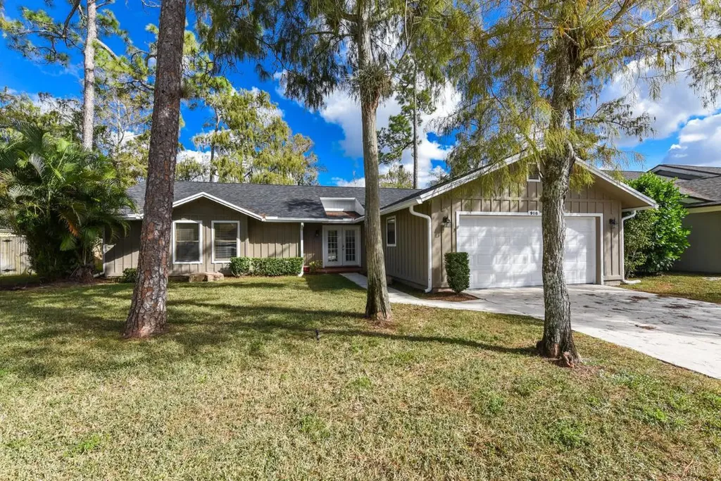 916 Daffodil Drive Wellington FL 33414