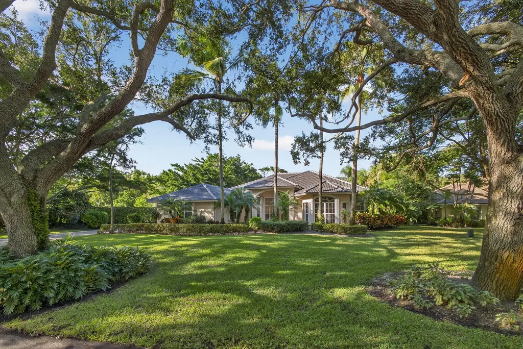 9923 SE Oak Tree Terrace Tequesta FL 33469