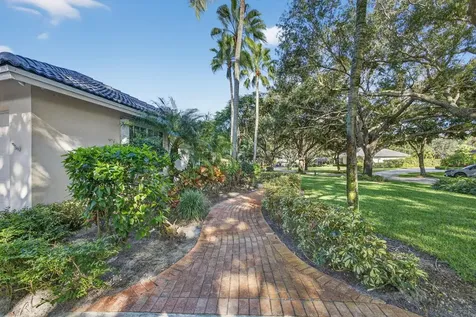 9923 SE Oak Tree Terrace Tequesta FL 33469